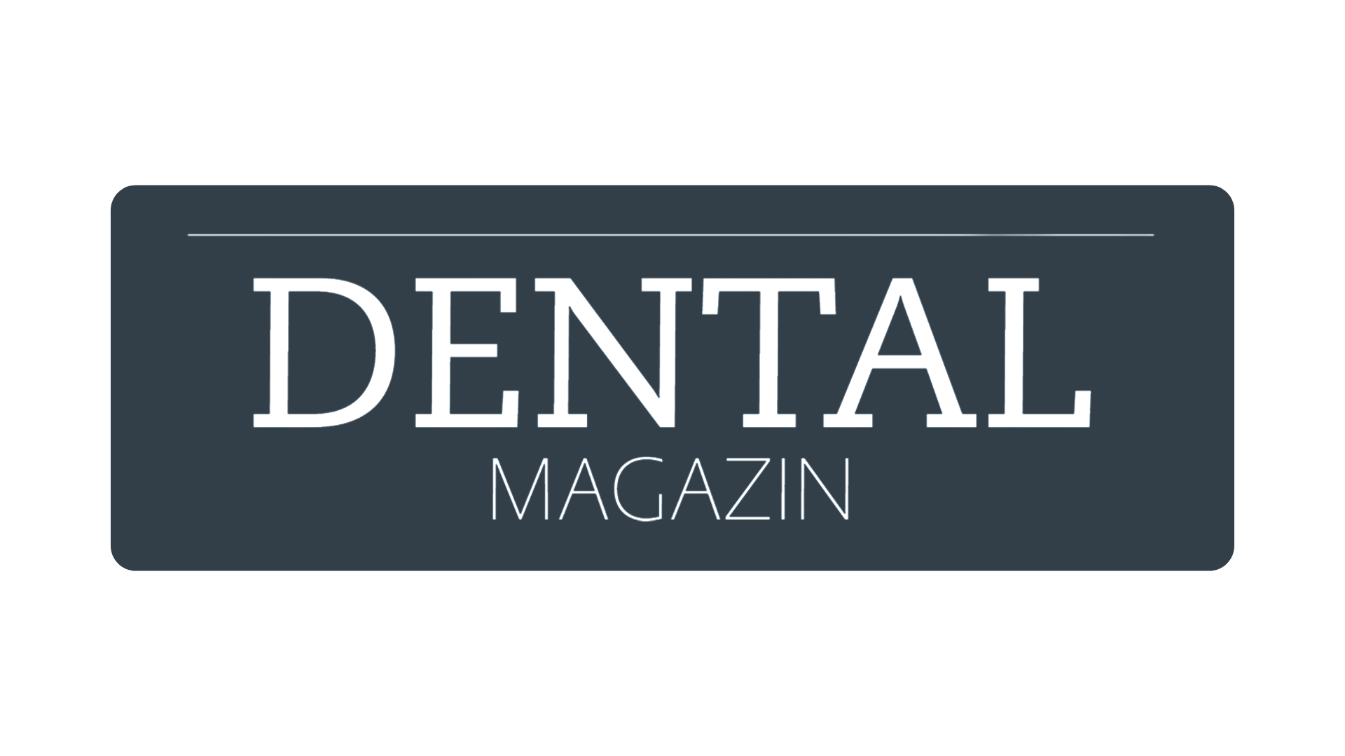 Dunkelblaues rechteckiges Schild mit weißem Text in Großbuchstaben „DENTAL MAGAZIN“. Der Hintergrund ist einfarbig und die Schriftart ist fett für DENTAL und normal für MAGAZIN, was an das klare und geradlinige Design einer professionellen Ärztebank erinnert.