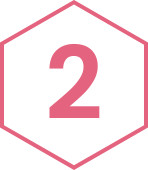 Ein rosa Sechseck mit der Zahl 2 in kräftiger rosa Schrift symbolisiert Praxisfinanzierung. Das Sechseck mit seiner dünnen Umrandung hebt sich elegant von einem makellos weißen Hintergrund ab.